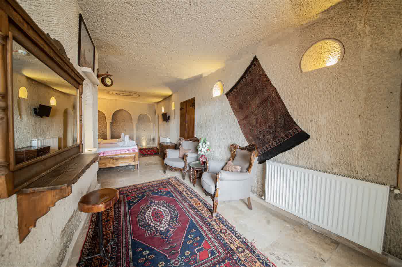Deluxe Cave Suite