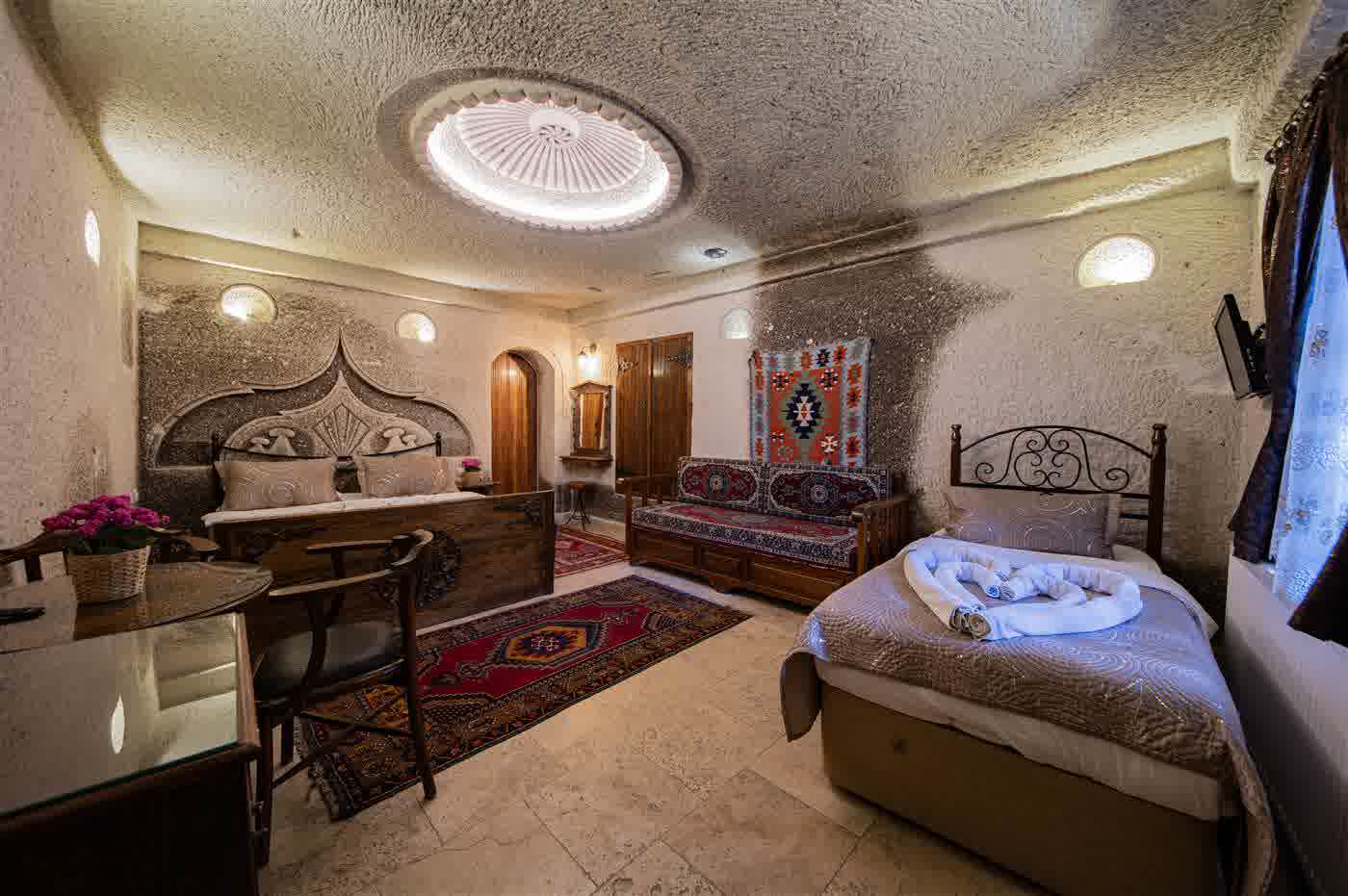 Deluxe Cave Suite 103 detail
