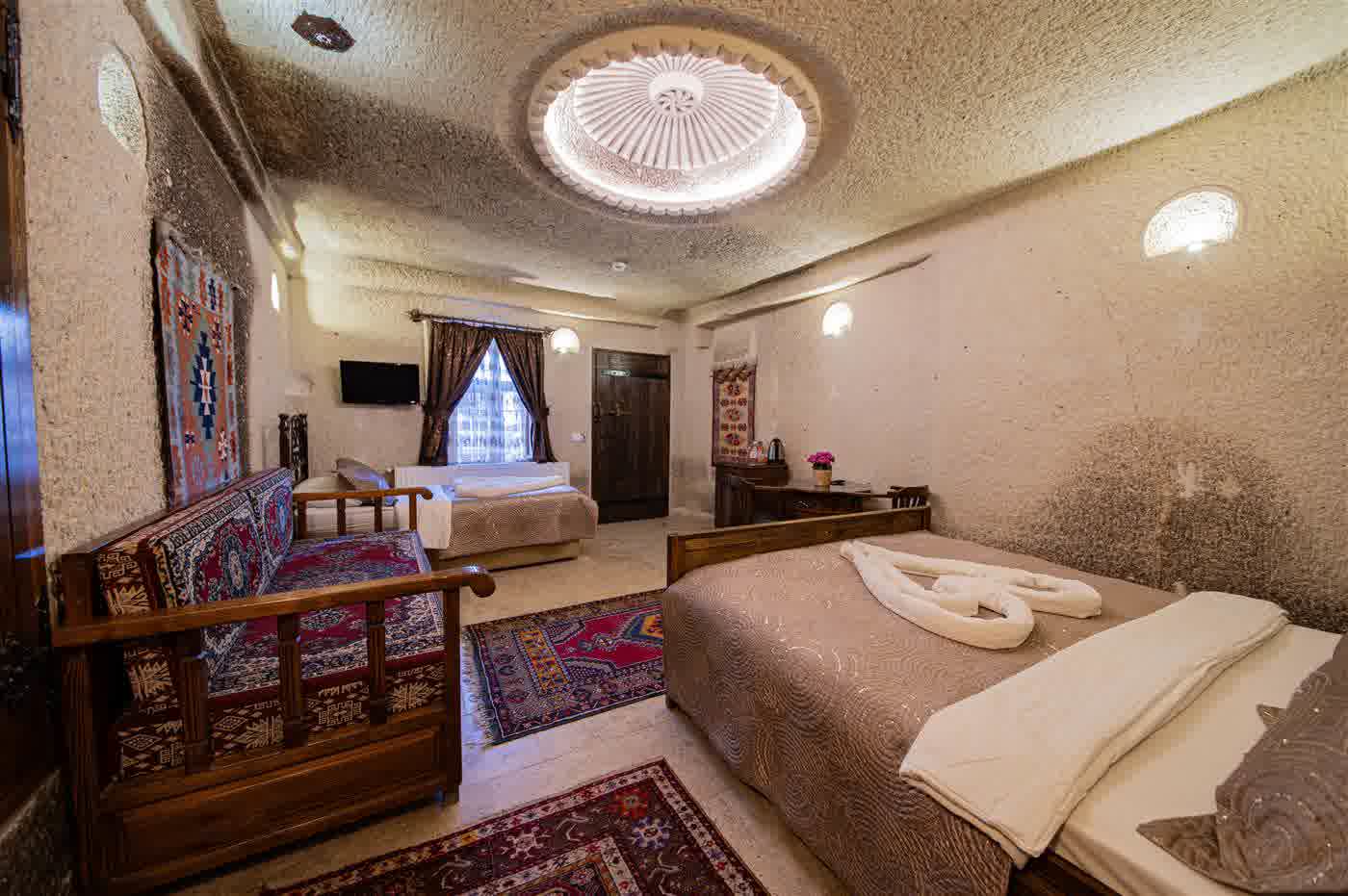 Deluxe Cave Suite 103 detail