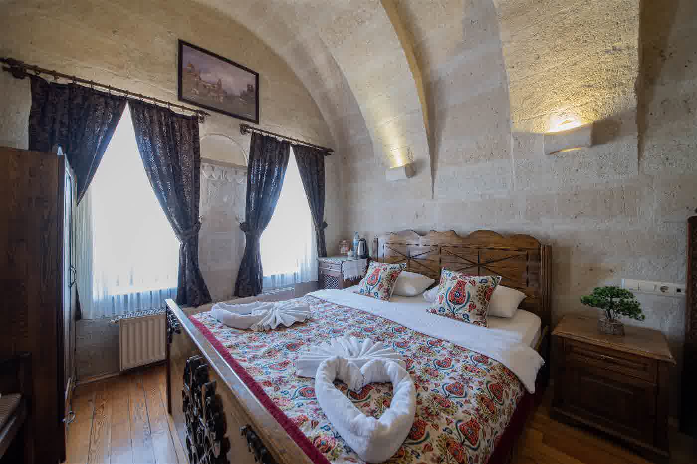 Superior Stone Triple Room detail