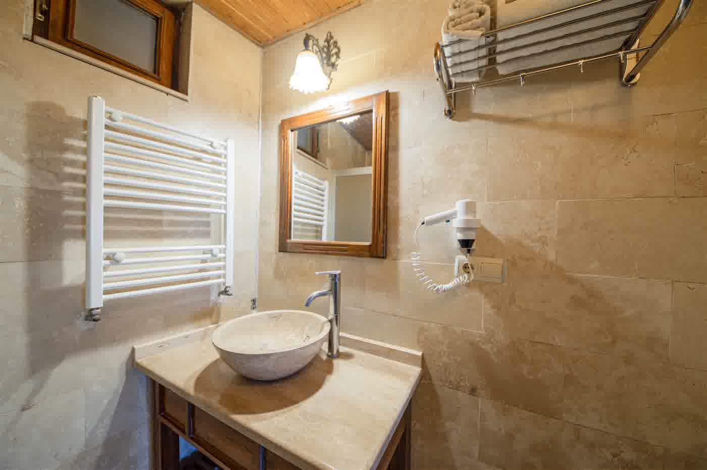Superior Stone Triple Room detail